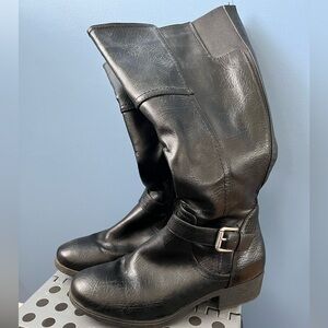 Women’s Black Knee-High Leather Boots with Buckle